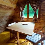 Chez Tombivouac بيت خشبي