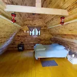 Chez Tombivouac بيت خشبي *