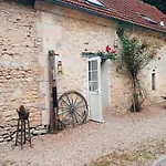 Chez Tombivouac بيت خشبي *